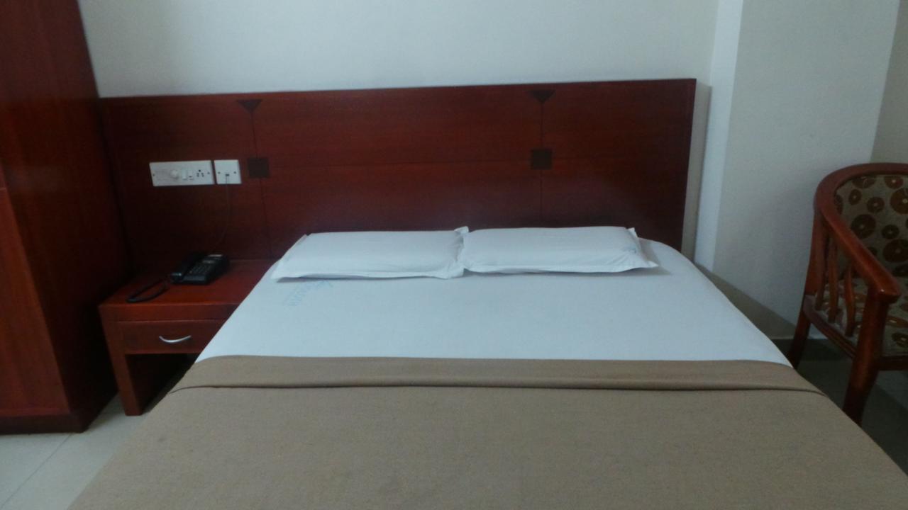 Kooloth Lake View Residency Coimbatore Bagian luar foto