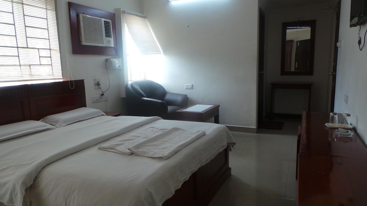 Kooloth Lake View Residency Coimbatore Bagian luar foto