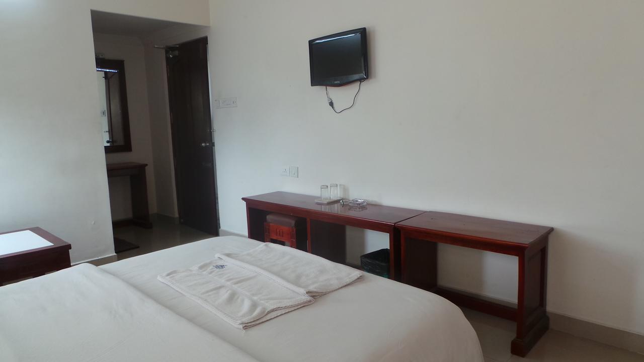Kooloth Lake View Residency Coimbatore Bagian luar foto